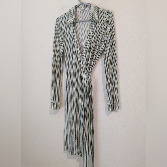 Diane Von Furstenberg Geometric Printed Jersey Knit Jeanne Two Wrap Mini Dress M - Picture 6 of 10